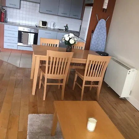 2bed With Parking, 2 Minute Walk From City *
